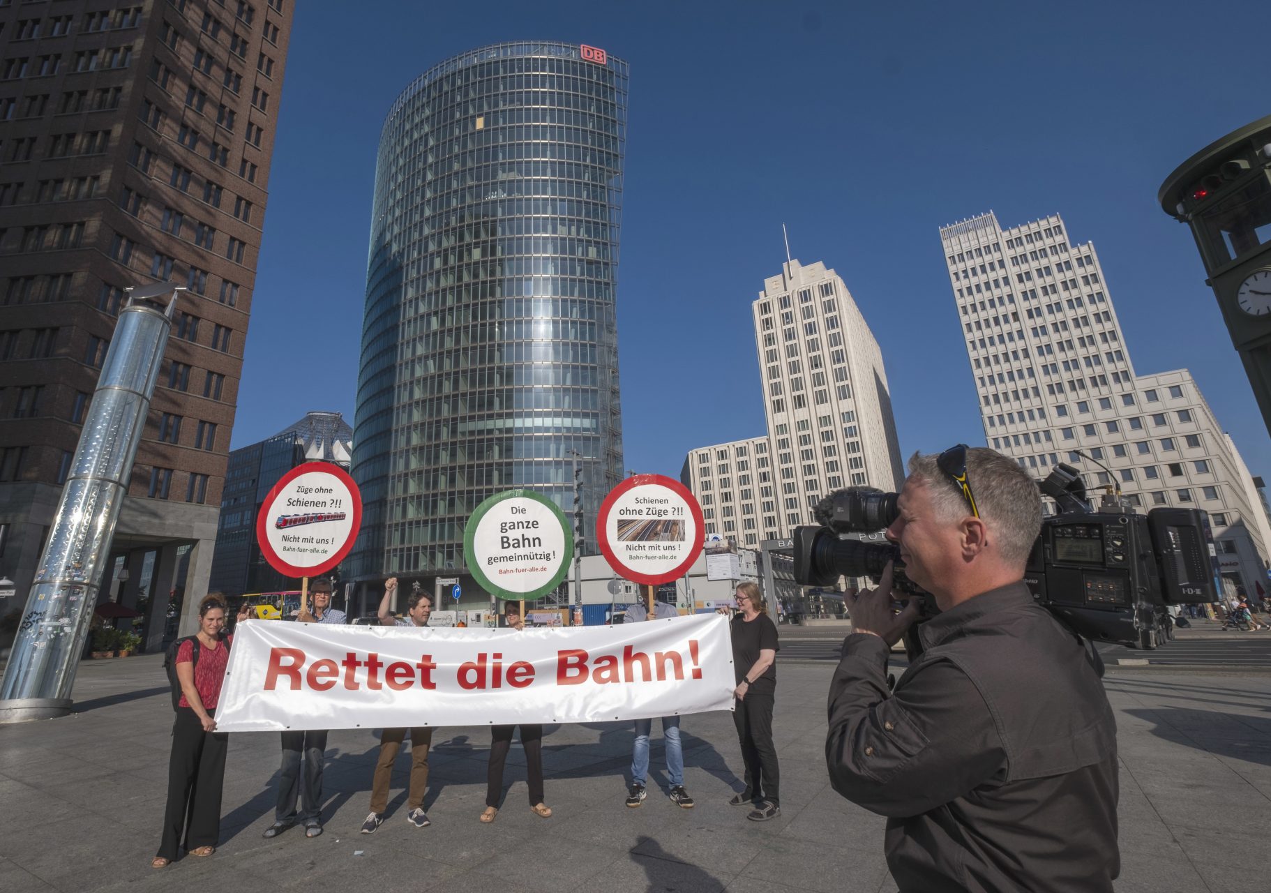 Sehr falsche Signale“: Berliner streiten sich wegen