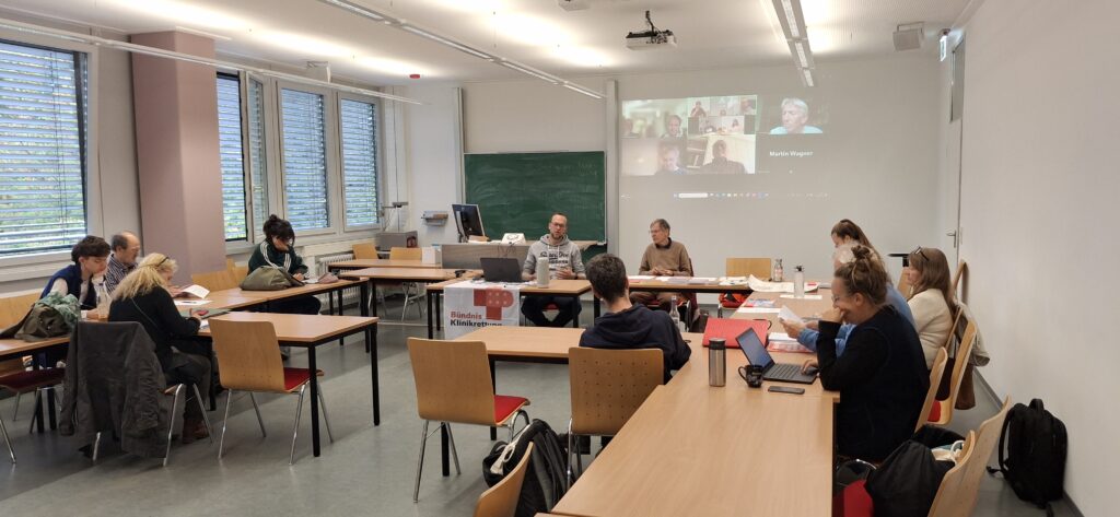 Unter dem Titel „Gegen Profit und Schließungspolitik“ fand vom 9. bis 11. Oktober in den Räumen der Universität Göttingen ein Vernetzungstreffen der gesundheitspolitischen Initiativen statt. Für alle, die nicht dabei sein konnten, bieten wir hiermit die Möglichkeit, die Präsentationen nachzulesen.